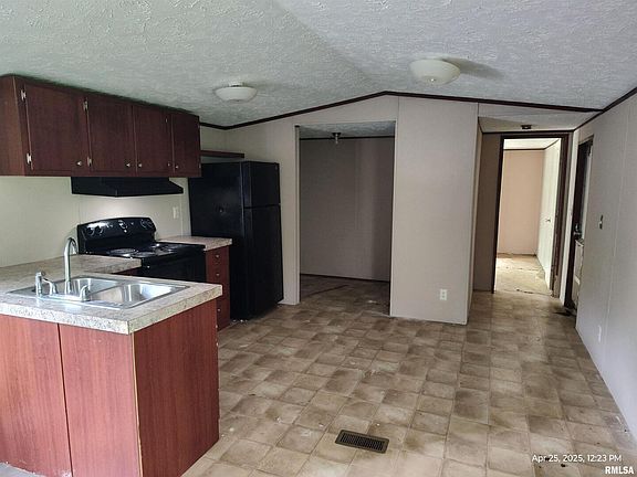 3rd image of 450 W Harrison St
