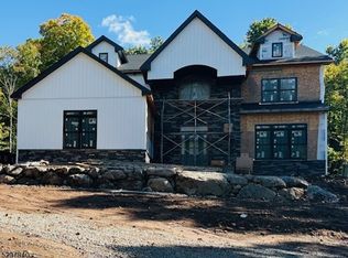 9 Alize Dr, Kinnelon, NJ 07405