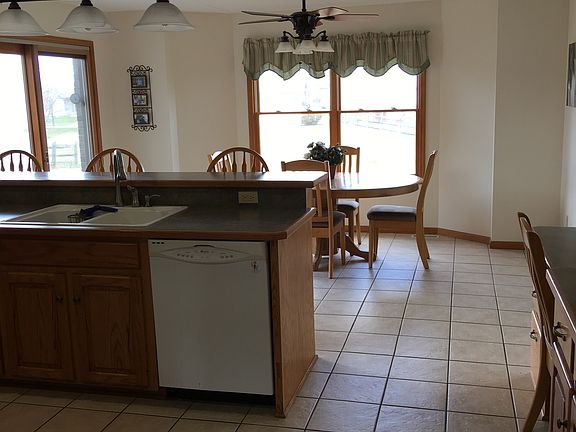 Kitchen/Eating Area