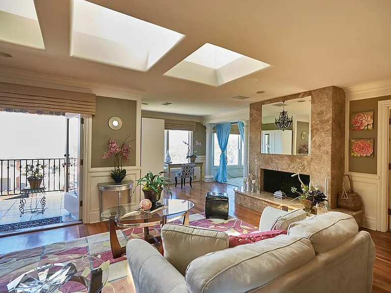 Master suite living room