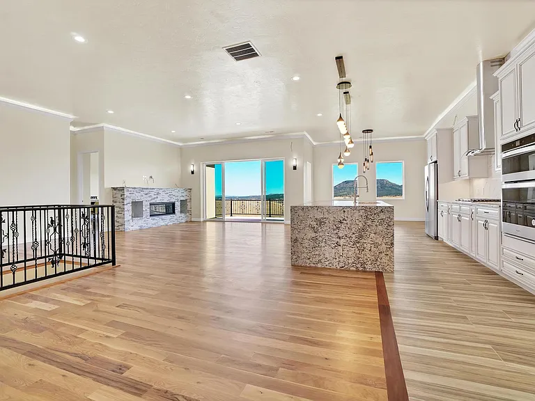 5580 Country Club Dr — Photo 9