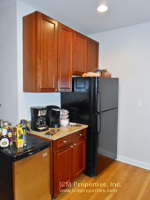 1st image of 3920 N Pine Grove Ave APT 1S