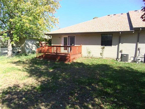 4th image of 929 N Boston Ln