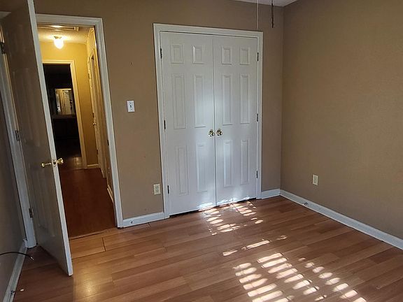 2nd image of 6487 Glastonburg Ln