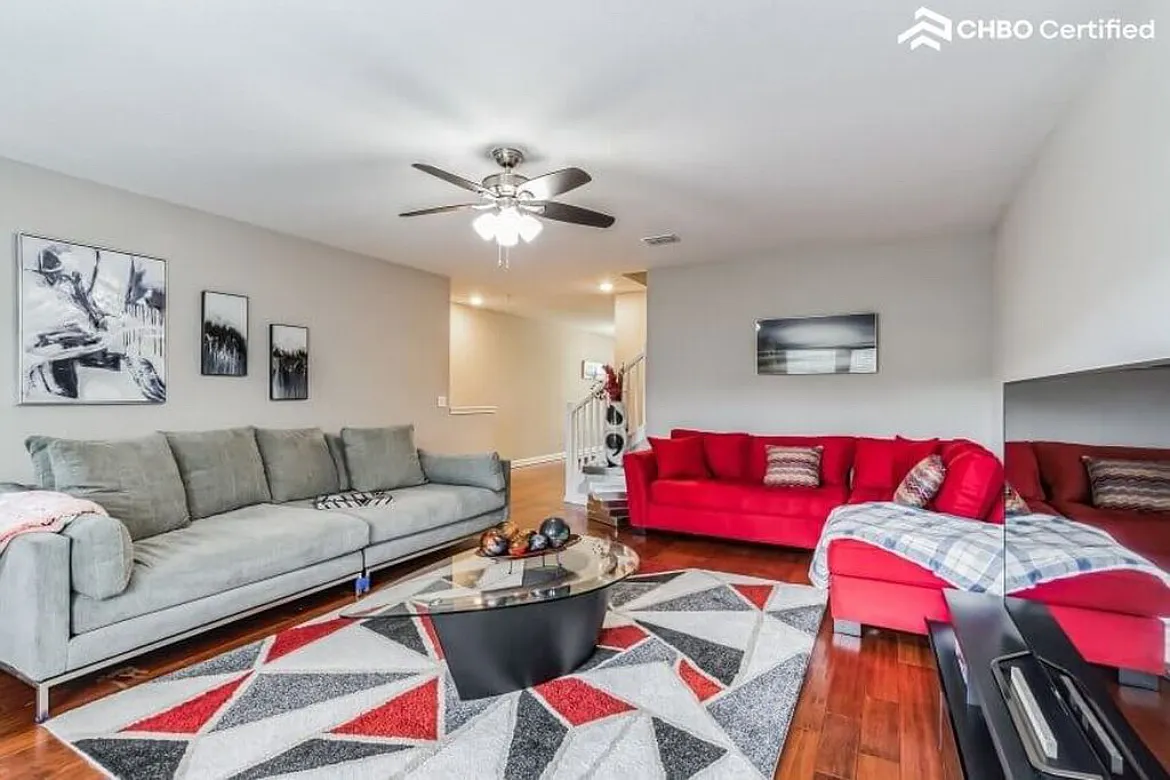 4 bed, 2400 sqft, $1,400 — Photo 3