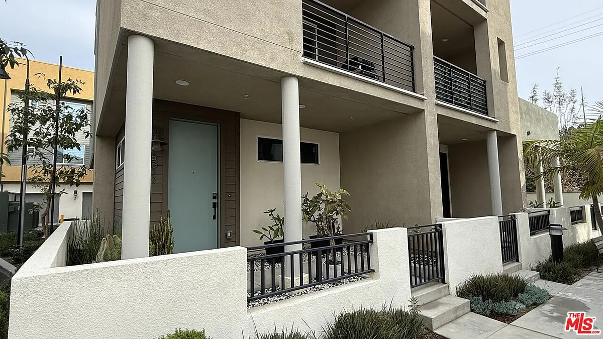 Building Photo - 5079 Cedar Ave