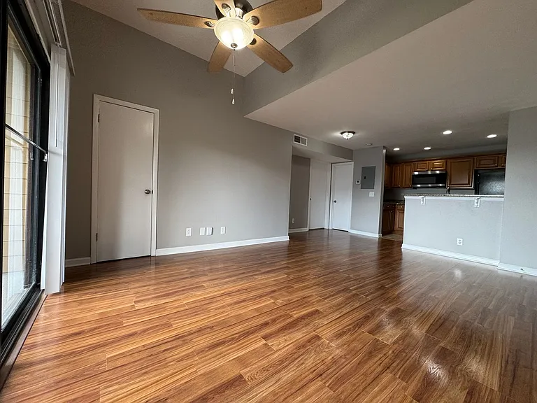 390 Lake Placid Ct #303 — Photo 8