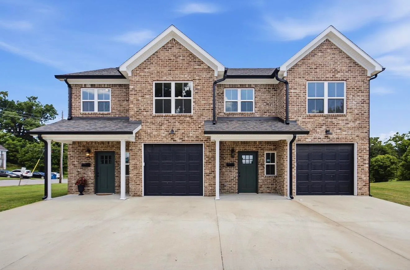 3 bed, 2.5 bath, 1600 sqft, $1,795 — Photo 1
