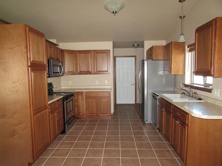 415 Sapphire Ln — Photo 11
