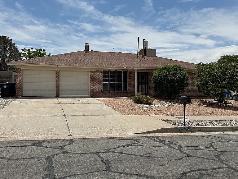 8212 Ruidoso Rd NE — Photo 1