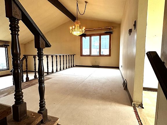 3rd image of 10749 S Meadow Ln