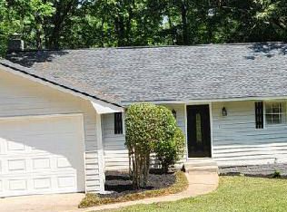 95 Lakeside Dr, Ellenwood, GA 30294