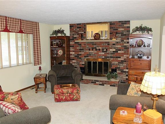 Main level Light and Bright Living Room with WBFP
