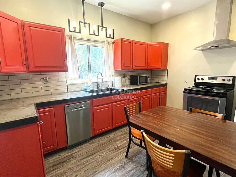 727 W Cucharras St — Photo 4