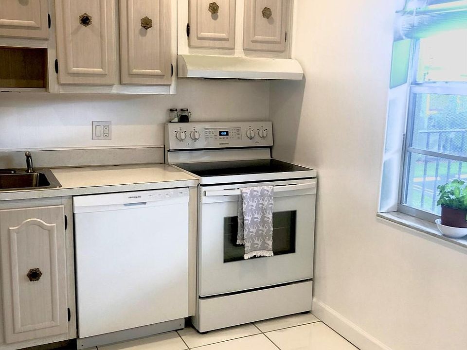 1st image of 31 Abbey Ln APT 207