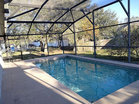 4th image of 426 Danube Dr