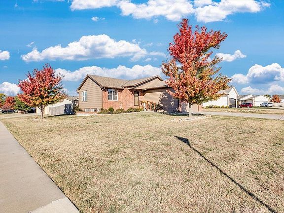3rd image of 809 Cherrywood Ct