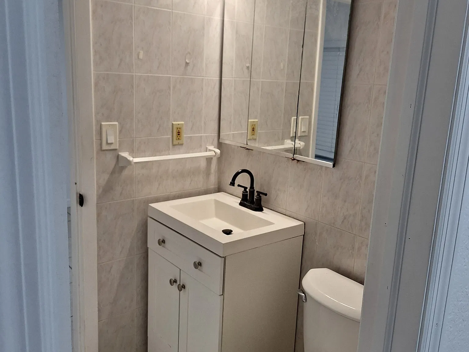 2 bed, 800 sqft, $2,000 — Photo 3