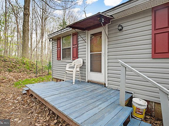 11th image of 149 Cabin Ln