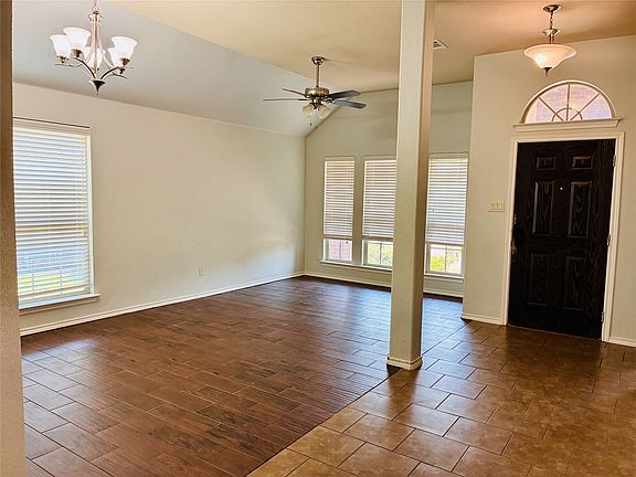 5th image of 2229 Caroline Dr