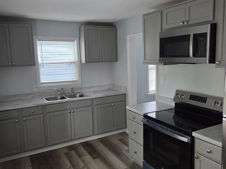 1416 Richmond Ave — Photo 2