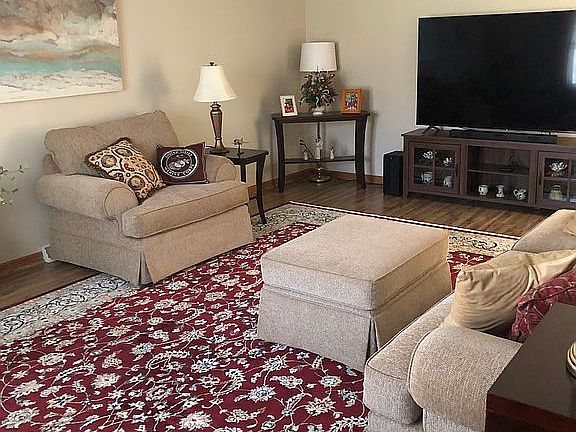 2nd image of 213 Golf Dr