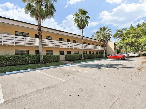 3rd image of 4491 Crystal Lake Dr APT 205A