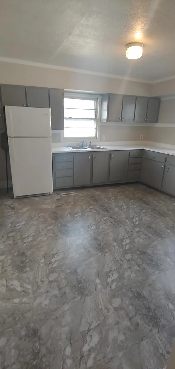 Building Photo - 331 Lilleston Ave