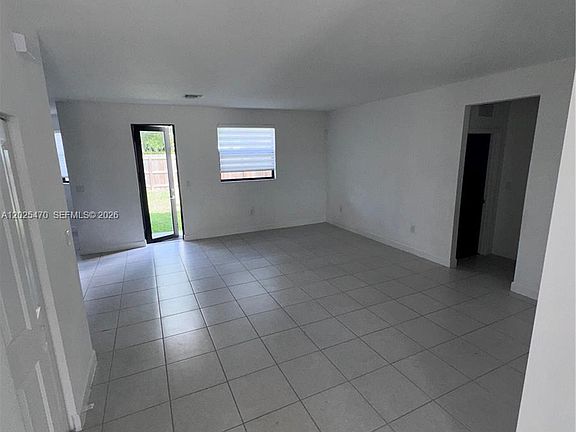 4th image of 157 NE 27th Ter