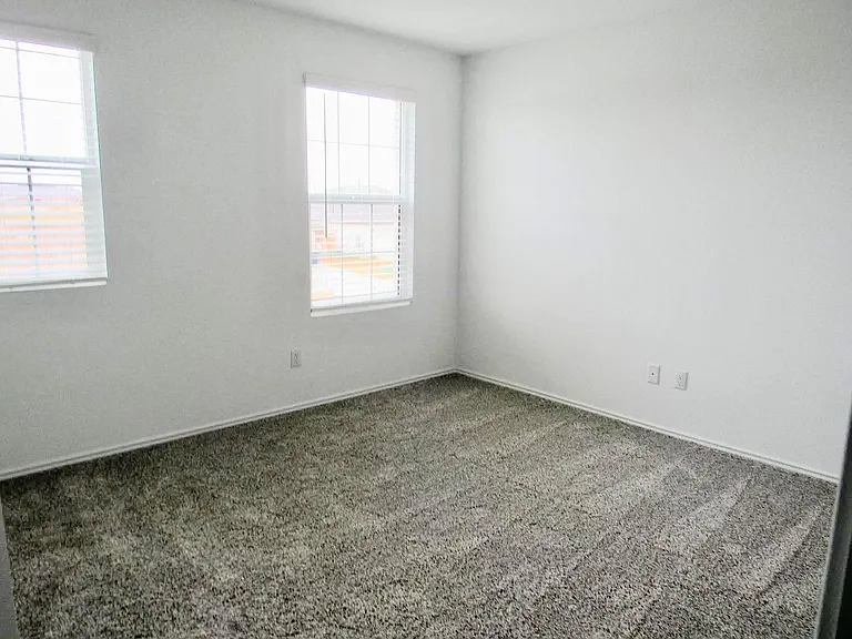 204 Coventry Dr — Photo 23