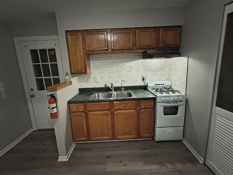 2200 Central Ave #1 — Photo 3