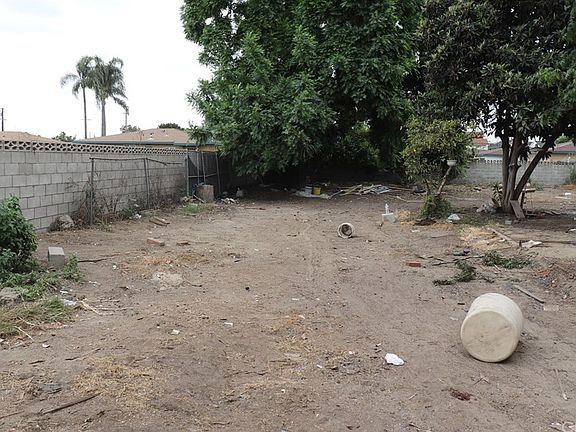 4th image of 15529 Blaine Ave