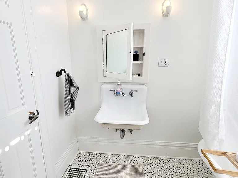 1466 King St — Photo 50