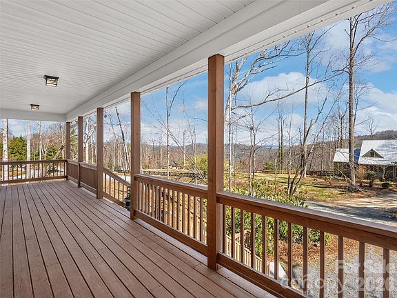 2nd image of 10 Starview Ln