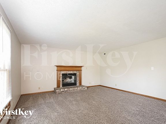 4th image of 10709 Creekside Woods Dr