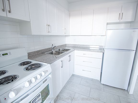 3rd image of 1000 Broadview Ave #401