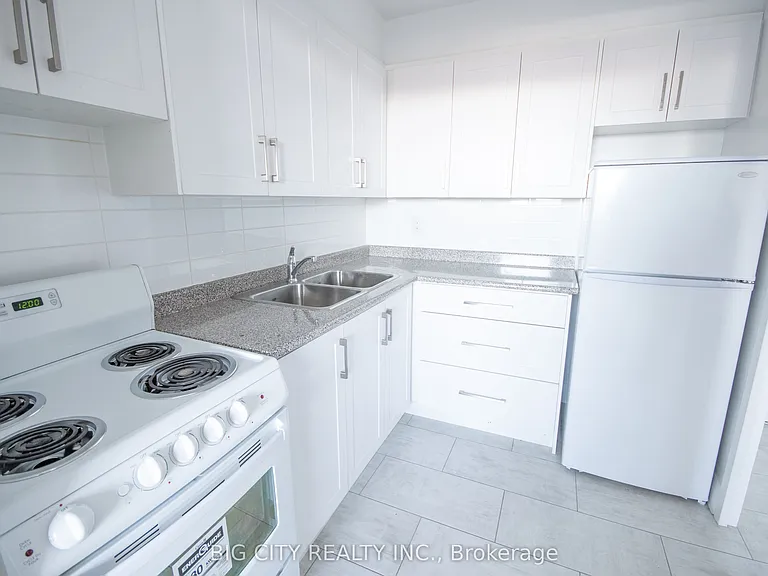 1000 Broadview Ave #401 — Photo 3