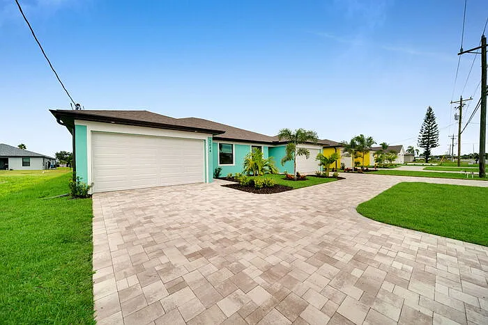3 bed, 2.0 bath, 1200 sqft, $2,100 — Photo 2