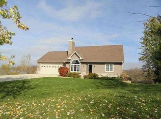 1398 Valley View Rd, Hartford, WI 53027