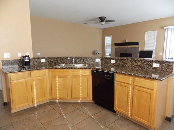 5th image of 3639 Goldenstar St