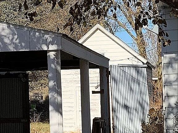 4th image of 230 W Vine St