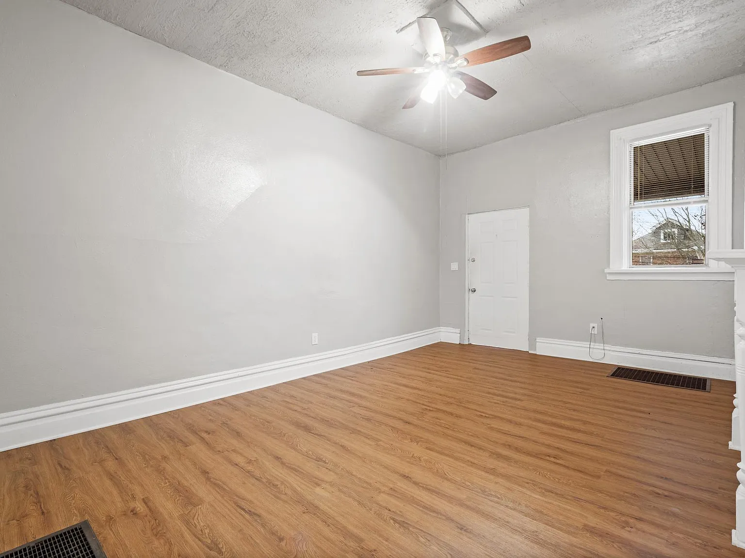 2 bed, 1100 sqft, $1,350 — Photo 4