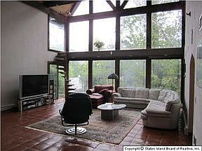 2nd image of 12 Whitwell Pl