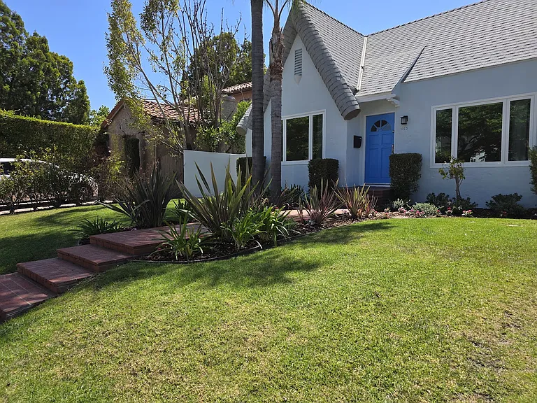 153 S Swall Dr — Photo 39