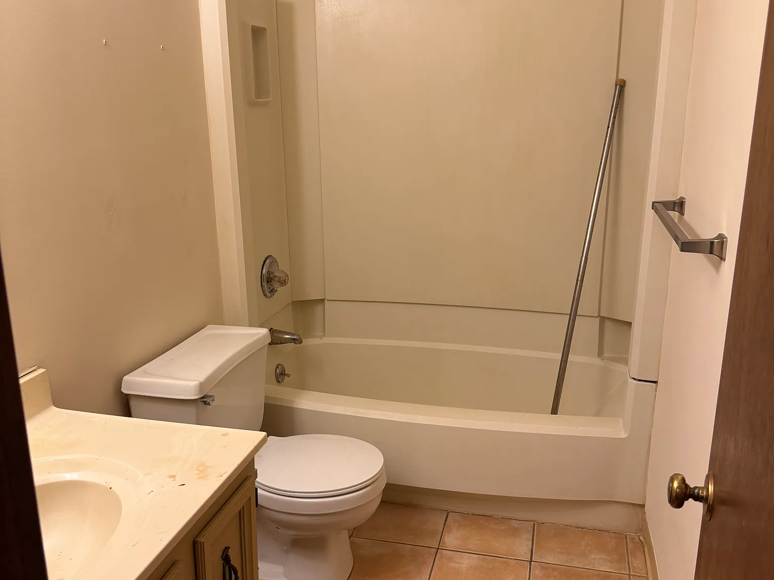 2 bed, 1.5 bath, 958 sqft, $1,195 — Photo 3