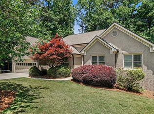 977 Sunny Glenn Ct, Lawrenceville, GA 30043
