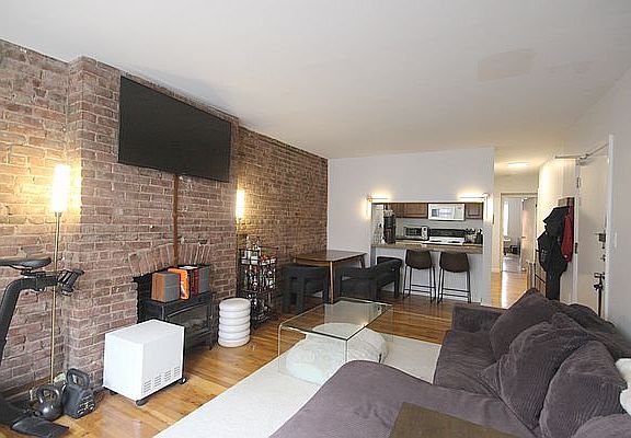 2nd image of 124 Garden St APT 1