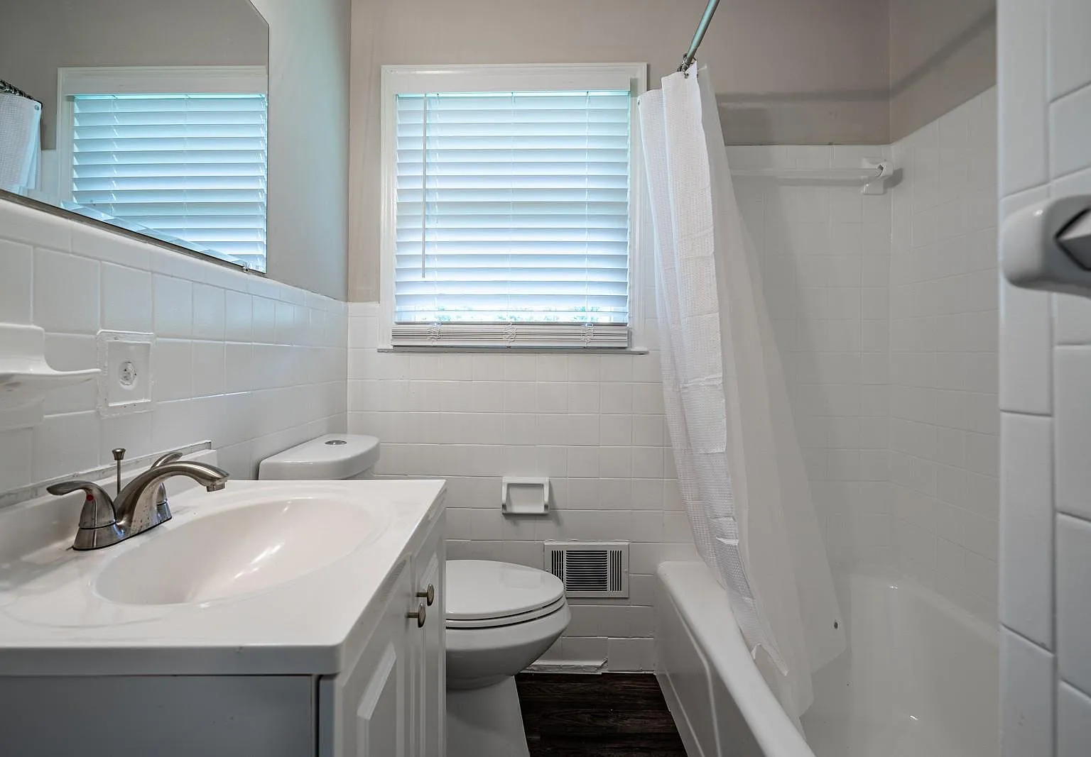 4 bed, 3.0 bath, 2040 sqft, $745 — Photo 3