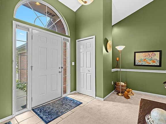 4th image of 384 Woodhaven Dr