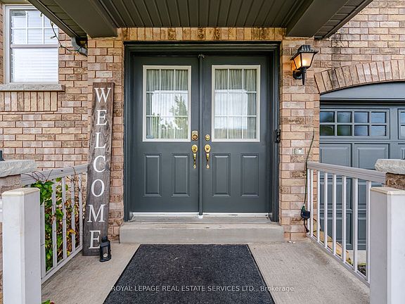 3rd image of 332 Duncan Ln N